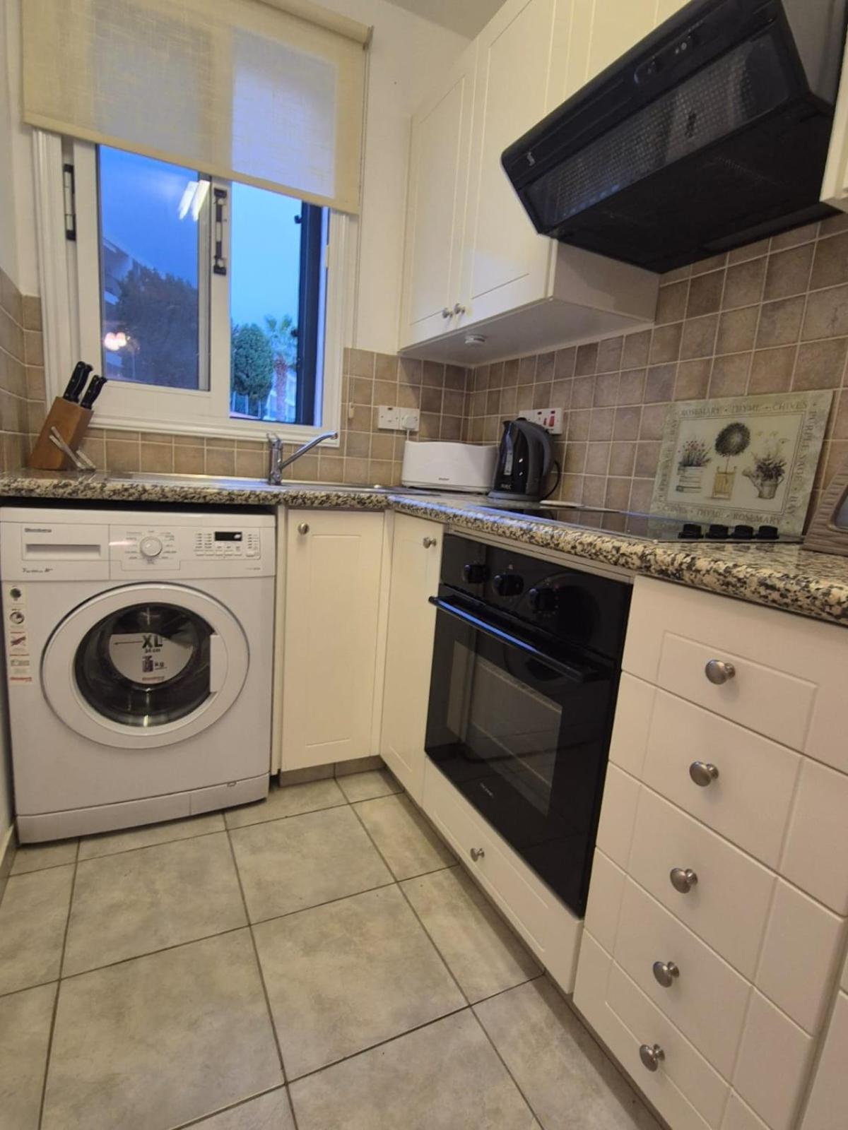 2 Bedroom Townhouse Lower Paphos Cyprus * Peyia